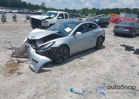 2018 Tesla Model 3 Long Range/Performance z USA, uszkodzony, nr VIN 5YJ3E1EB3JF104435